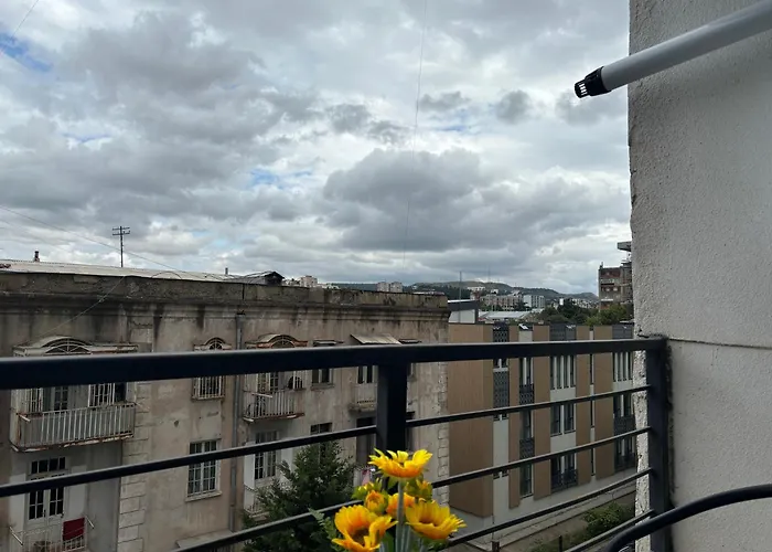 Cozy Apartment Near Metro