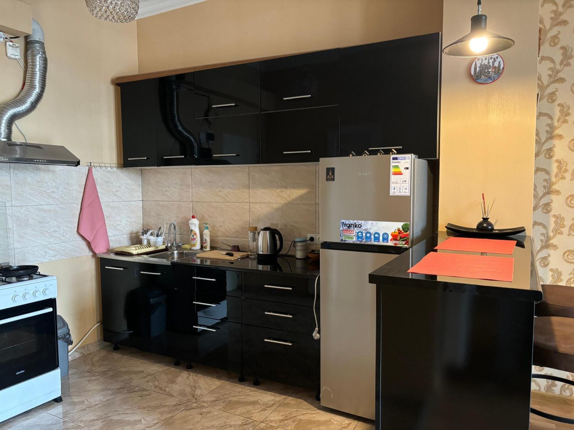 شقة Cozy Near Metro تبليسي